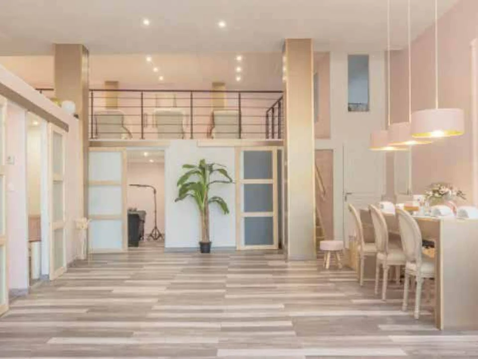 Intérieur de l'institut Mia Beauty, aménagement et signalétique